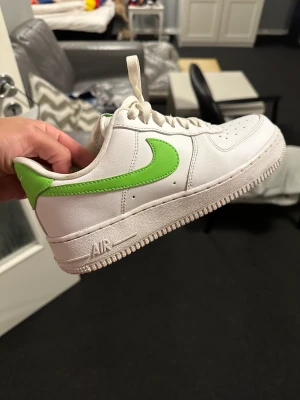 Air force 1 - 9/10 skick inge märke eller nåt Nypris 1,3 kan tänka mig byta skor 