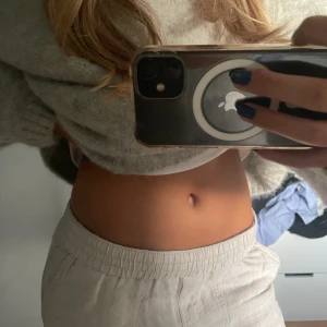 Lågmidjade linnebyxor - Säljer dessa fina lågmidjade linnebyxor som är sparsamt använda.  Har för mig att nypris var 600, Mitt pris 200 + frakt 💕