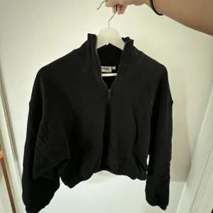 Cropped sweatshirt - Snygg croppad sweatshirt