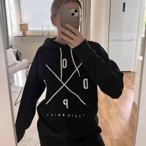Dope hoodie!! - Snygg svart dope hoodie som jag använt ett fåtal gånger
