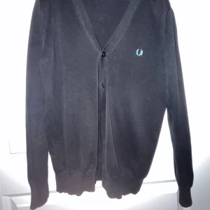 Fred Perry kofta - Jätte fint skick, skönt material, använd fåtal gånger.