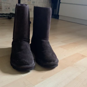 Uggs  - Har använt dom 1 gång men dom har blivit för små & för trånga. 