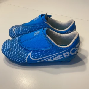 Fotboll skor - Nästan ny skick 