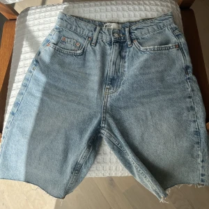 Jeans shorts  - Shorts från Gina, aldrig använda då de var för små. 