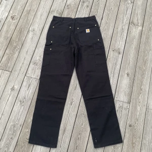 Carhartt Double Knees - Inköpa på depop men var för stora i midjan
