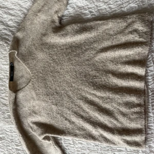 Stickad tröja - Säljer min stickade tröja från vero Moda. Inga fläckar.