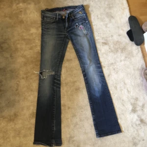 Lowwaist bootcut replayjeans👌 - Supersnygga replayjeans med låg midja och utsvängda ben:)