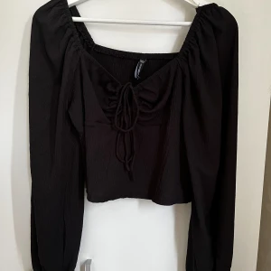 Topp - Snygg topp! Storlek L men passar M/L