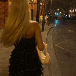 Bottega liknande väska  - Sötaste vita väskan, toppen skick! Har ett litet fack inuti 🩷