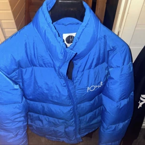 Polar Puffer - Snygg jacka som är perfekt til vintern. Condition 7/10 några bruksmärken, för frågor, ta kontakt :)