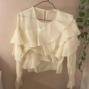 Vit buls  - Fin fest blus från H&M. 💕