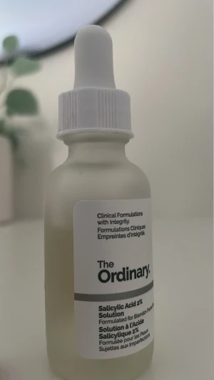 The ordinary - Säljer min Salicylsyra syra från the ordinary för att min hud har börjat reagera på den. Pipetten är inte rörd vid mitt ansikte. 