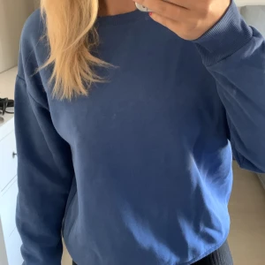 Blå tröja - Blå basic tröja från Lindex, typ aldrig använd. 100+ frakt