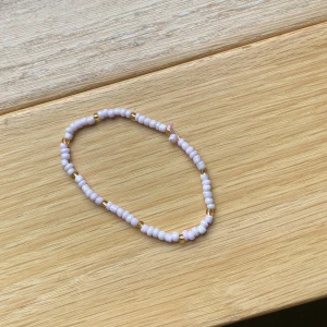 Hemmagjort armband  - Enkelt basic armband som jag gjort själv :) 