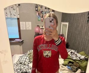 Hollister tröja - Kan hämtas i sundsvall eller fraktas mot fraktkostnad!