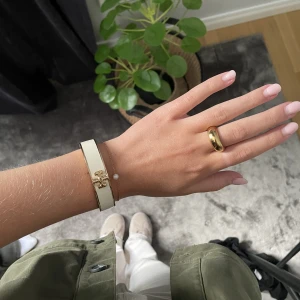 Armband - Tory burch armband💛nypris 2600