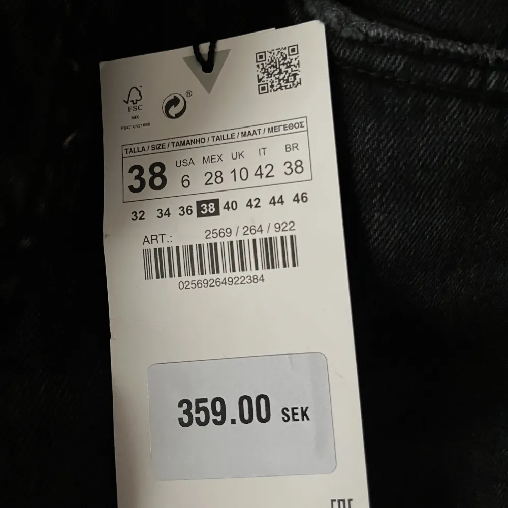 Jeans från Zara som är helt slutsålda och köpta för ett år sedan men aldrig använda och lapp är kvar💓 De är långa på mig som är 173! Skriv vid intresse🫶🏼. Jeans & Byxor.