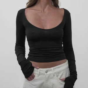 ADSGN topp - Säljer min ADSGN topp då den inte kommit till användning. Gott skick🖤