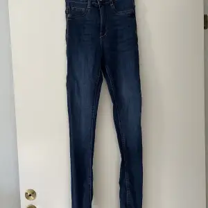 Molly jeans från Gina, skulle gissa på att de aldrig är använda.  Inköpa för några år sedan. Bra skick 