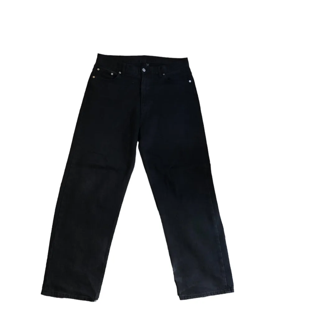 Baggy Weekday jeans svart 30 30. Fråga gärna frågor. Jeans & Byxor.