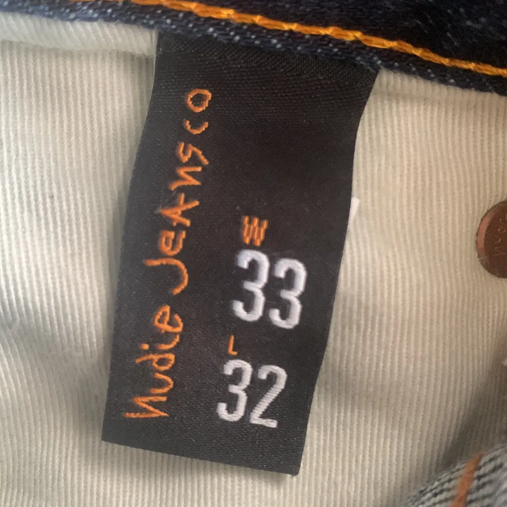 Hej! Säljer ett par nudie jeans i ny sjukt bra skick, inga deffekter, nypris : 1800 Mitt pris : 299 Modellen är grim tim. Jeans & Byxor.