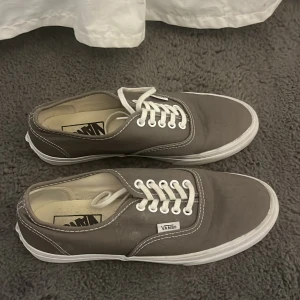 vans skor  - skit snygg och coola som knappt är använda.  pris kan diskuteras vid snabb affär 😃