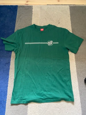 Sants Cruz t shirt  - Riktigt snygg santa cruz t-shirt. Aldrig använd. 