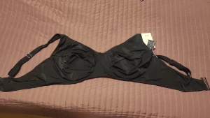 Hellt ny bh för ändast 200 kr - Denna bhon köpte jag till min mamma men den var för liten. Den är i storlek 54  och inte använd nogongång. Kostar igentligen 399.95 men säljer den för 200 kr.