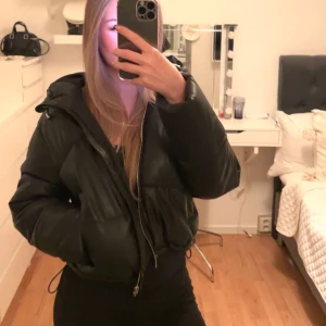 Pufferjacka från bershka  - Säljer nu min vinterjacka, aldrig använd.
