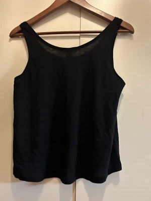Linne - En fin linne från H&M i storlek xs. Bra skick :)