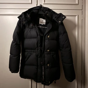 Boomerang jacka  - Väldigt fin och varm jacka som inte kommer till användning längre. Nypris 6000kr  Storlek står xxs men skulle säga passar mer än s/m Skriv privat vid intresse 