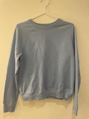 Blå tjocktröja  - Ljusblå tjocktröja från lager 157. Strl xs. 50 + frakt🤍