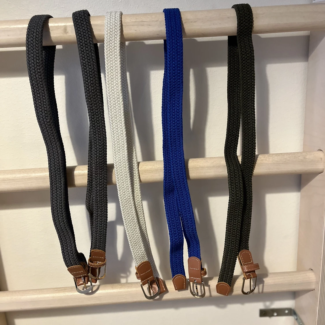 Flätade bälten oanvända till försäljning 