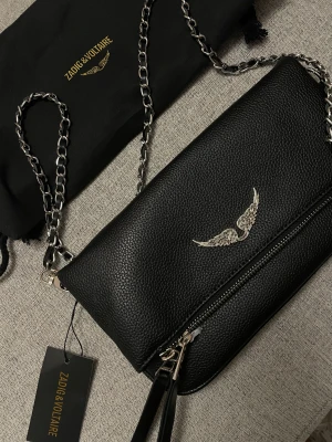 Zadig och Voltaire väska - Zadig väska köptes för ca 4000kr säljs för 2000kr snabbaffär billigare pris. Med prislapp och dustbag medföljs.