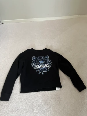 Kenzotröja - Säljer kenzo tröja i medium juniorstorlek, köpt på Nk i Göteborg 