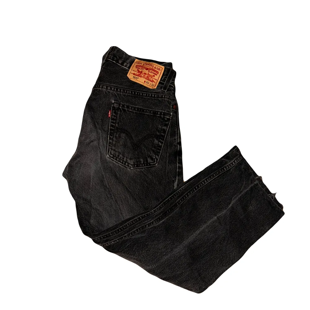 Feta levis jeans köpta för ca två år sedan, bra skick men har slitits lite på vänster bakficka.. Jeans & Byxor.