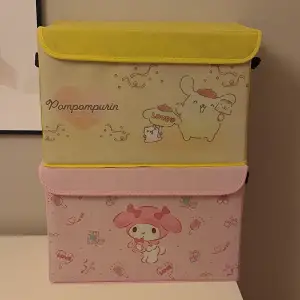 My Melody och PomPomPurin Ihopvikbara lådor med handtag + lock. 300kr för båda. 💕 Cirka 40 x 30 cm. Köpt från kawaii.se för ca 1 år sedan men de sälja inte längre, i mycket bra skick!