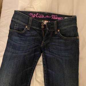 90s jeans 💋👌 inget slitage, säljs inte längre!  Straight,  långa för mig som är 160💕