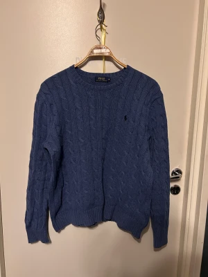 Ralph Lauren stickad tröja  - Nästan ny skick. Vid frågor skriv bara