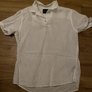 Linneskjorta från Pelle P - Linneskjorta från Pelle P. Sparsamt använd!
