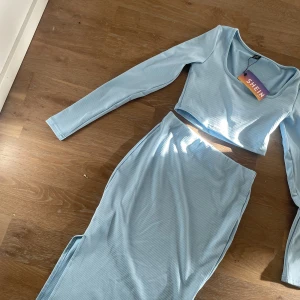 Blått sett - Fint sätt från SHEIN som aldrig använts då de inte är min stil stolen xs