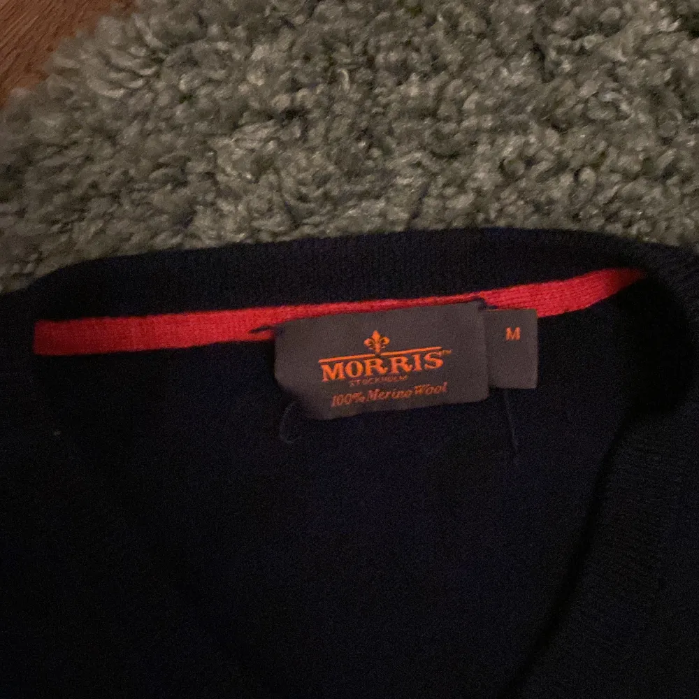 Asfet v ringad tröja från Morris, säljer för kommer inte till användning och börjar bli för liten. Bra skick och assnygg till vintern. Priset är inte hugget i sten och byten funkar också. Tröjor & Koftor.