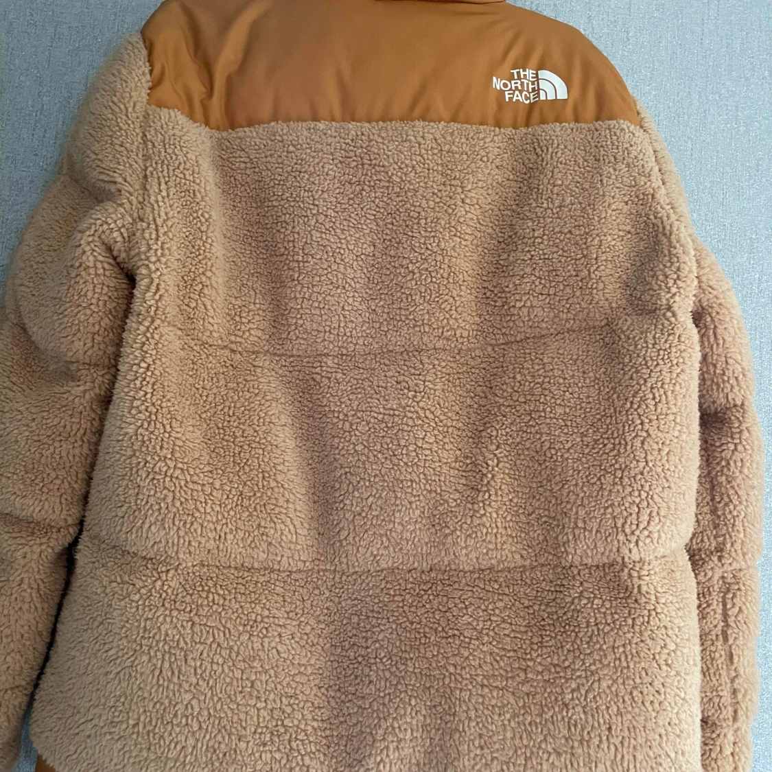 Jag har haft den på mig max tre gånger, den är i väldigt bra skick, den köptes för ett år sedan💫💫 - 90