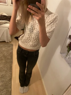 Zaratröja - Säljer även denhär jätte söta blusen ifrån zara, köpte den förra året så den finns inte längre att köpa. Verkligen så fin till hösten och är i stl S, skriv om ni vill ha fler bilder!🙌❤️