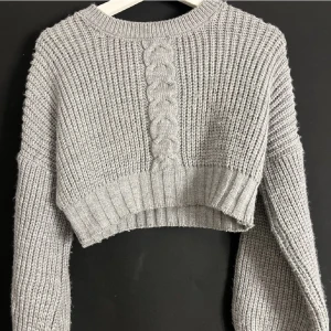 Grå kabelstickad tröja  - Från nakd finns ej på hemsidan mer