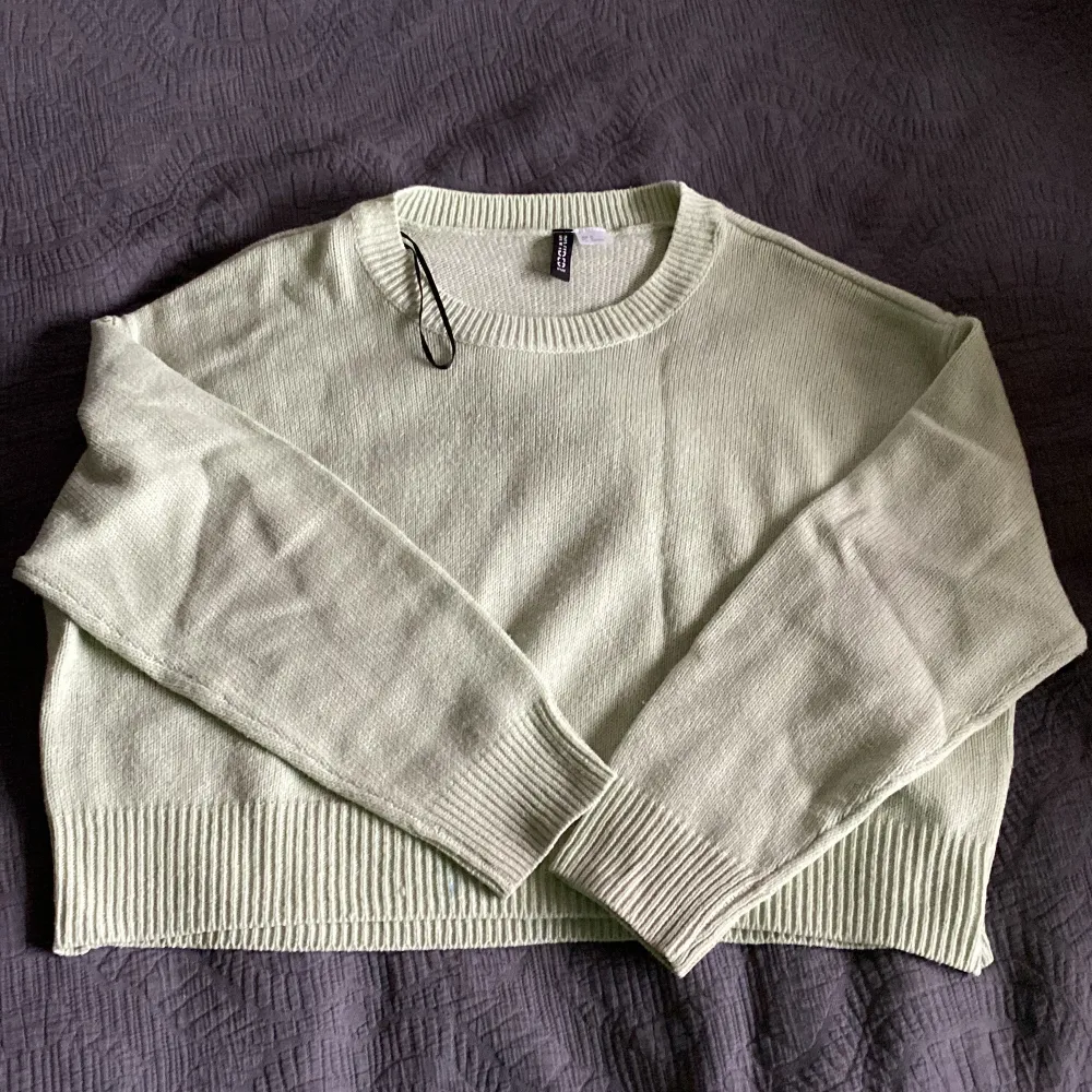 Stickad tröja från H&M. Super bekväm, knappt använd så inte alls nopprig. Tröjor & Koftor.