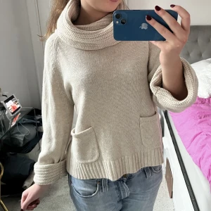 Tröja!  - Perfekta höst tröjan att ha i skolan! Så mysig med polokrage