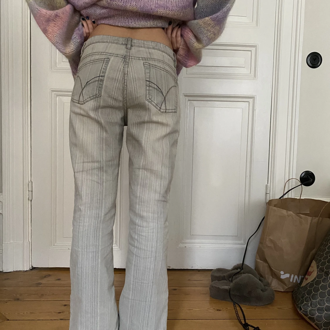 Coola gråa utsvängda jeans! - 90