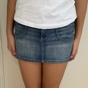 Jeanskjol - Sååå snygg vintagekjol, köpt i new york 💗 köparen står för frakten 🥰