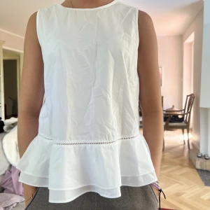 Blus - En sjukt gullig och elegant blus som funkar till allt!